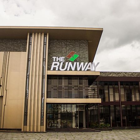 The Runway Hotel Kochi ภายนอก รูปภาพ