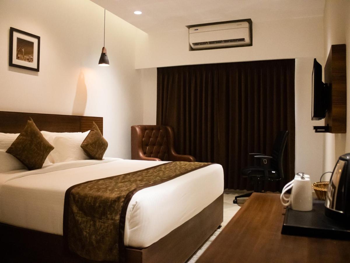 The Runway Hotel Kochi ภายนอก รูปภาพ