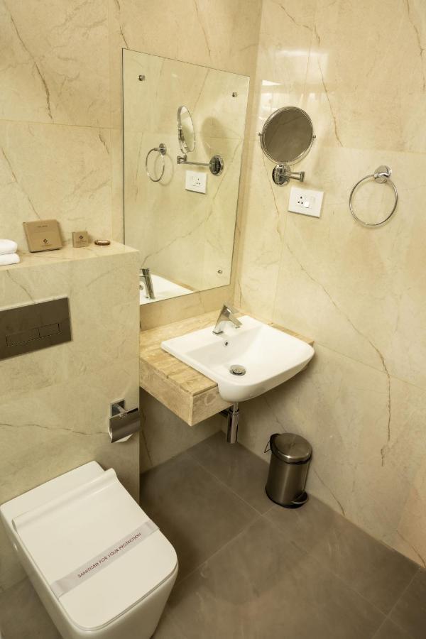 The Runway Hotel Kochi ภายนอก รูปภาพ