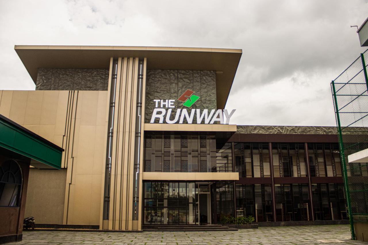 The Runway Hotel Kochi ภายนอก รูปภาพ
